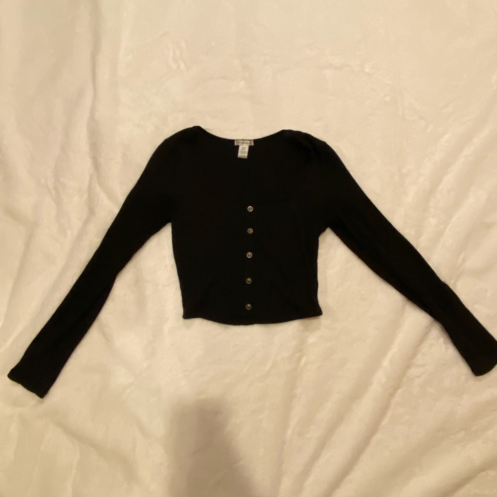 Cropped Ribbed Long Sleeve Black Tee with Gold Buttons